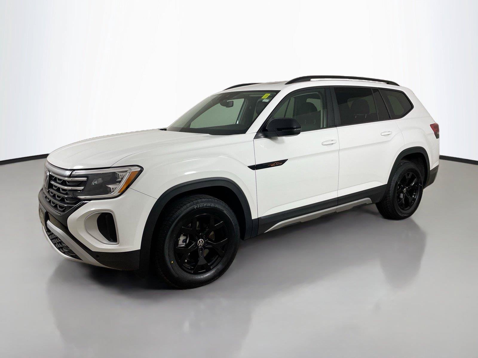 Used 2024 Volkswagen Atlas Peak Edition SE AWD/4WD image 8
