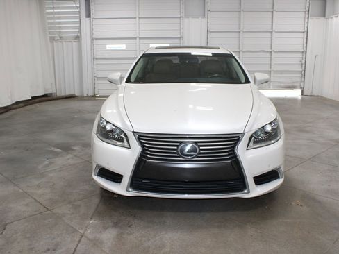Used 2016 Lexus LS 460 w/ Comfort Package RWD image 3