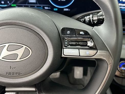 Used 2025 Hyundai Elantra Limited FWD image 25