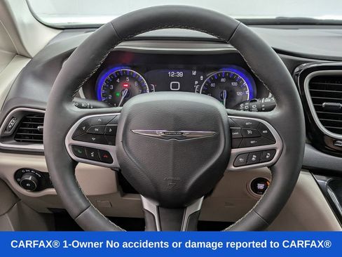 Used 2024 Chrysler Pacifica Touring-L FWD image 21