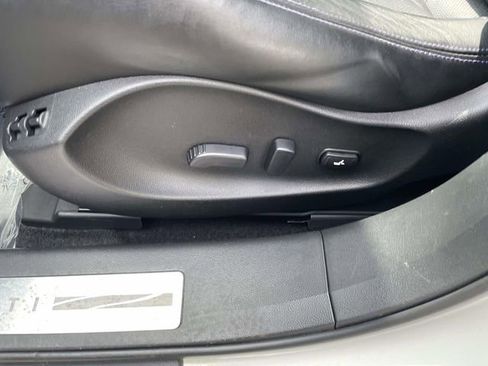 Used 2016 INFINITI QX70 AWD w/ Premium Package image 12