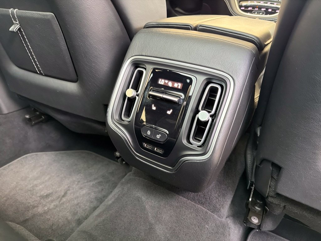 Used 2021 Aston Martin DBX AWD/4WD image 38