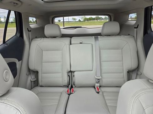 Used 2024 GMC Terrain Denali w/ Denali Premium Package AWD/4WD image 36