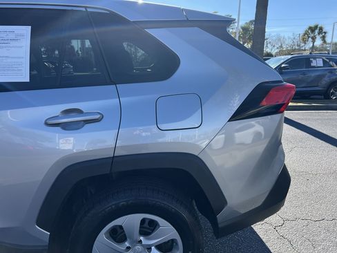 Used 2022 Toyota RAV4 LE image 8