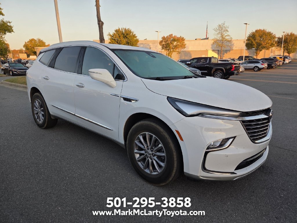 Used 2023 Buick Enclave Essence FWD image 3