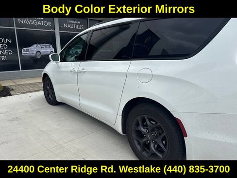 Used 2019 Chrysler Pacifica Limited w/ S Appearance Package FWD image 13