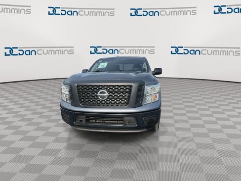 Used 2018 Nissan Titan S image 4