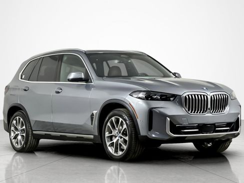Used 2024 BMW X5 xDrive50e w/ Parking Assistance Package image 7