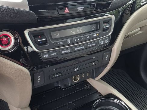 Used 2017 Honda Pilot Touring image 14