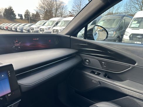 Used 2024 Lincoln Nautilus Premier w/ Equipment Group 102A image 17