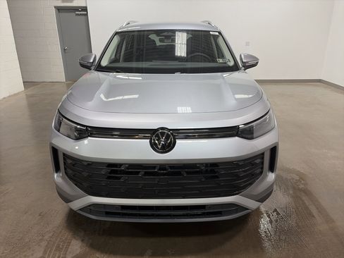 New 2026 Volkswagen Tiguan SE image 7