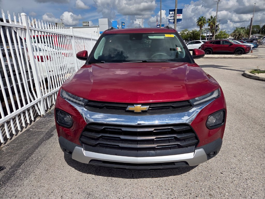 Used 2021 Chevrolet TrailBlazer LT w/ Convenience Package FWD image 2