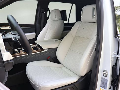 Used 2026 Cadillac Escalade Platinum Sport w/ LPO, ONYX Package AWD/4WD image 11