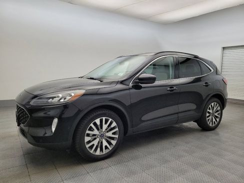 Used 2021 Ford Escape Titanium image 2