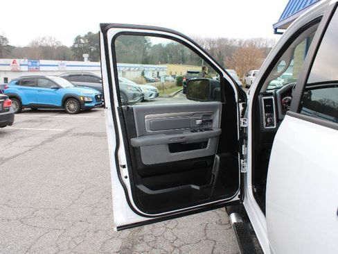 Used 2018 RAM 1500 Big Horn RWD image 17