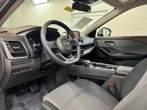 Used 2023 Nissan Rogue SV image 12
