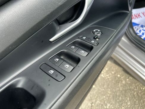 Used 2022 Hyundai Elantra SEL image 12