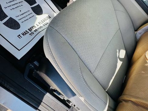 Used 2017 Ford Escape SE w/ Equipment Group 201A FWD image 16