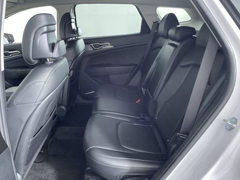 Used 2025 Kia Sportage EX image 21