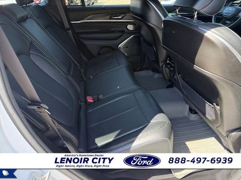 Used 2024 Jeep Grand Cherokee Overland w/ Luxury Tech Group IV AWD/4WD image 12