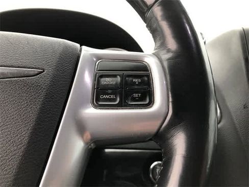 Used 2014 Chrysler Town & Country Limited w/ Luxury Group image 19