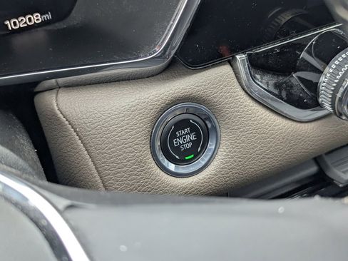 Used 2023 GMC Canyon Denali image 29