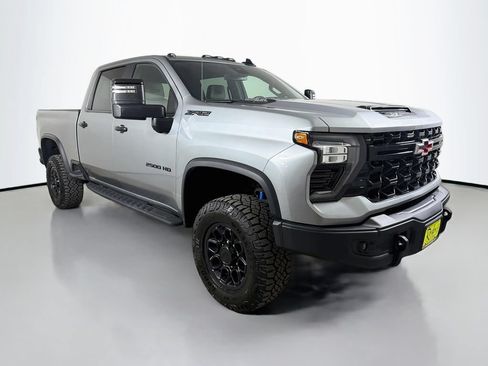 Used 2024 Chevrolet Silverado 2500 ZR2 w/ ZR2 Bison Edition AWD/4WD image 4