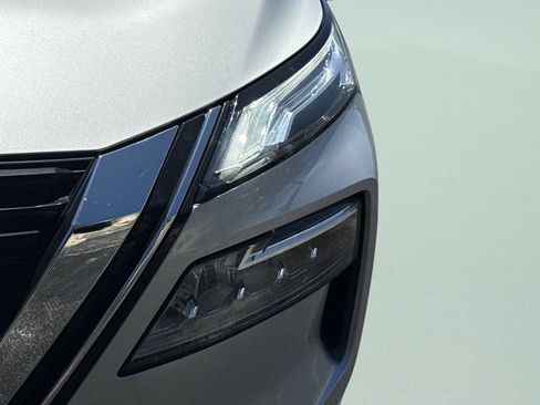 Certified 2021 Nissan Rogue Platinum FWD image 17