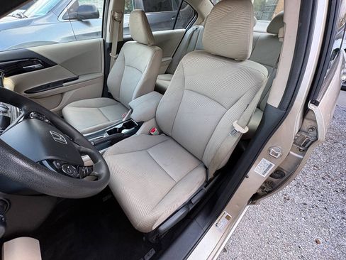 Used 2017 Honda Accord LX image 27