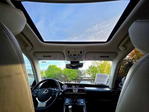 Used 2017 Lexus IS 200t image 22