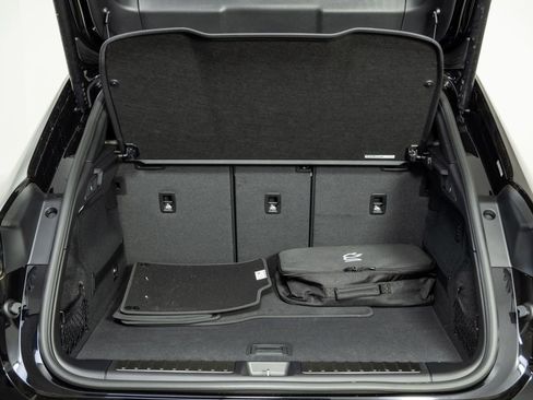 New 2026 Porsche Macan 4 Electric image 31