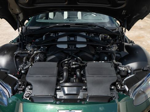 Used 2023 Aston Martin V12 Vantage Roadster RWD image 46