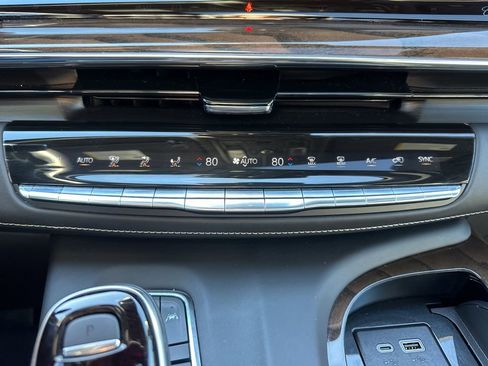 Used 2024 Cadillac Escalade ESV Premium Luxury Platinum image 23