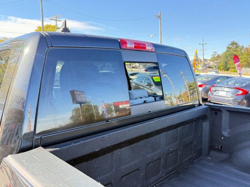 Used 2018 RAM 1500 Classic SLT w/ Luxury Group image 31