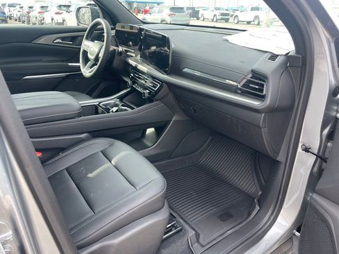 Used 2025 Chevrolet Traverse LT w/ LPO, Floor Liner Package image 23