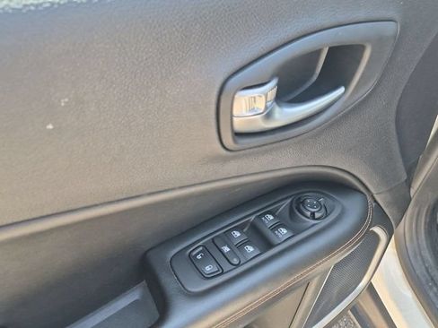Used 2018 Jeep Compass Limited w/ Navigation Group AWD/4WD image 13