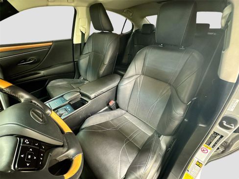 Used 2019 Lexus ES 300h w/ Luxury Package image 21