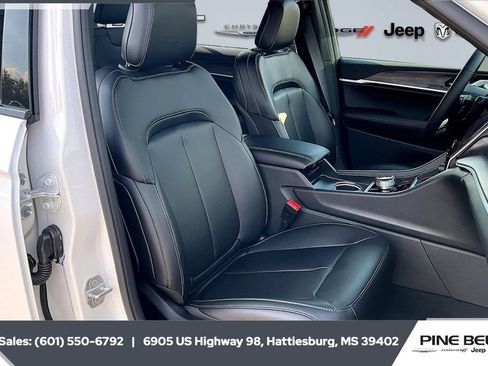 New 2025 Jeep Grand Cherokee L Limited w/ Black Appearance Package image 9