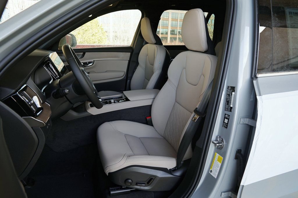 Used 2026 Volvo XC90 T8 Plus w/ Protection Package Premier AWD/4WD image 9