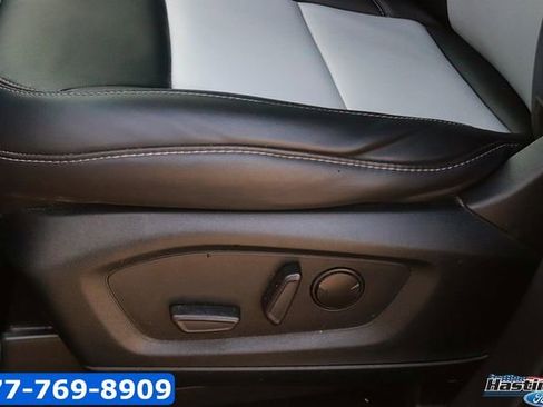 Certified 2022 Ford Explorer XLT w/ Equipment Group 202A image 18