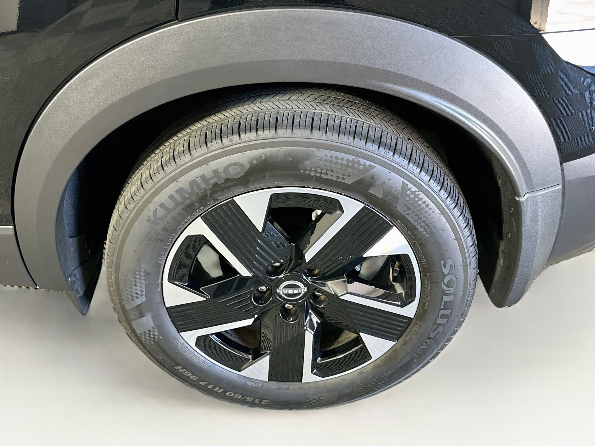 Used 2026 Nissan Kicks SR FWD image 11