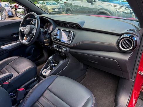 Used 2020 Nissan Kicks SR w/ SR Premium Package FWD image 8