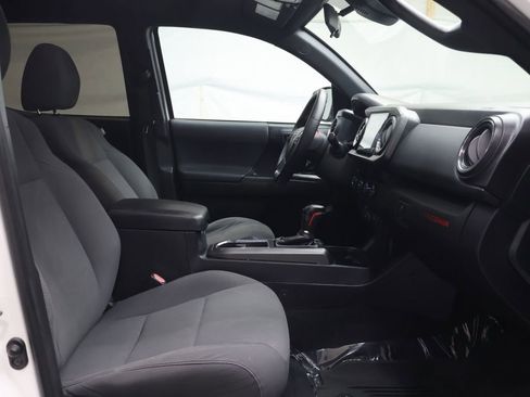 Used 2019 Toyota Tacoma TRD Sport AWD/4WD image 9