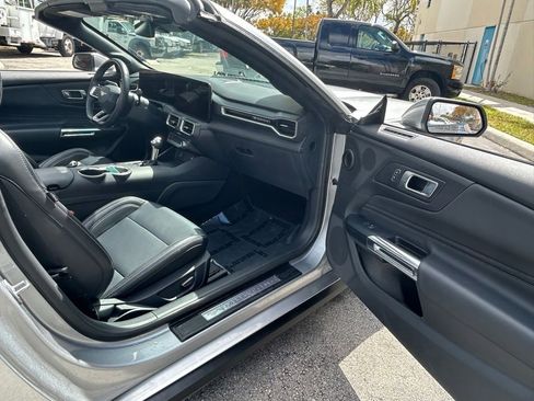 Used 2025 Ford Mustang Premium image 31