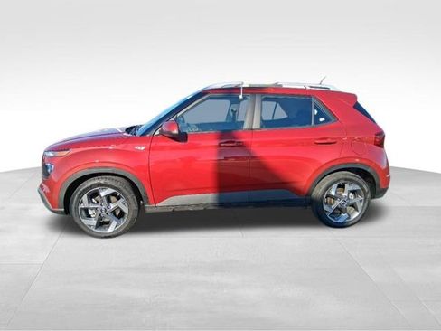 Used 2025 Hyundai Venue SEL image 5