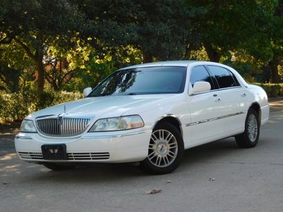 Used 2009 Lincoln Town Car Signature Limited