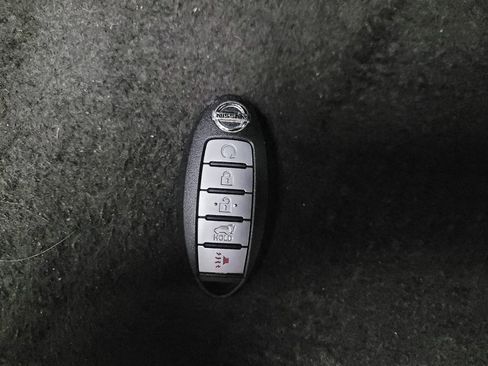 Used 2017 Nissan Rogue SL FWD image 32