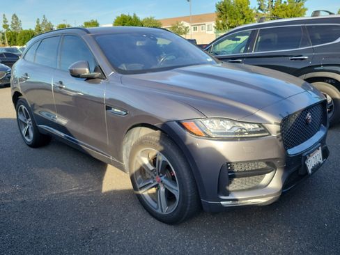 Used 2018 Jaguar F-PACE R-Sport image 2