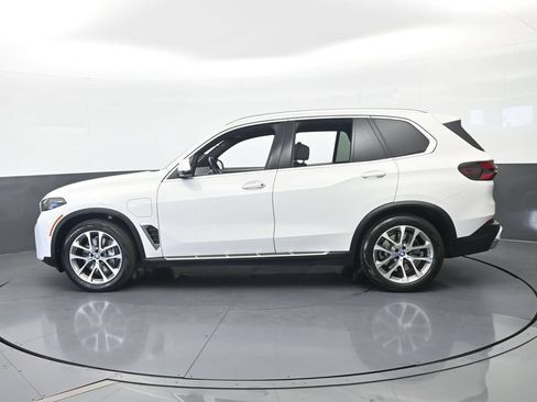Used 2025 BMW X5 xDrive50e AWD/4WD image 3