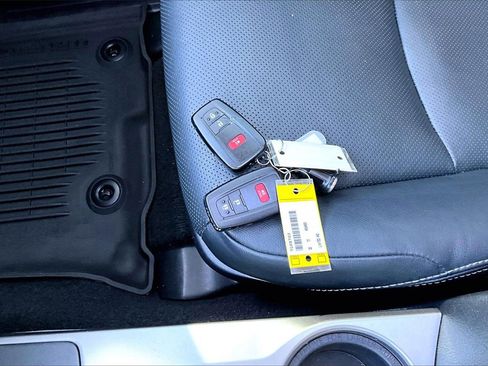 Used 2022 Toyota 4Runner Limited image 33